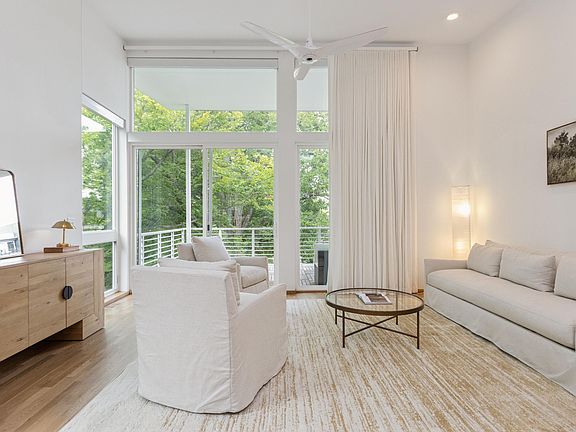 4th image of 524 N Mangum St #11