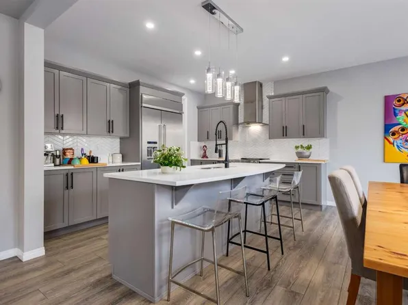 68 S Yorkstone Grv SW, Calgary, AB T2X 4K6