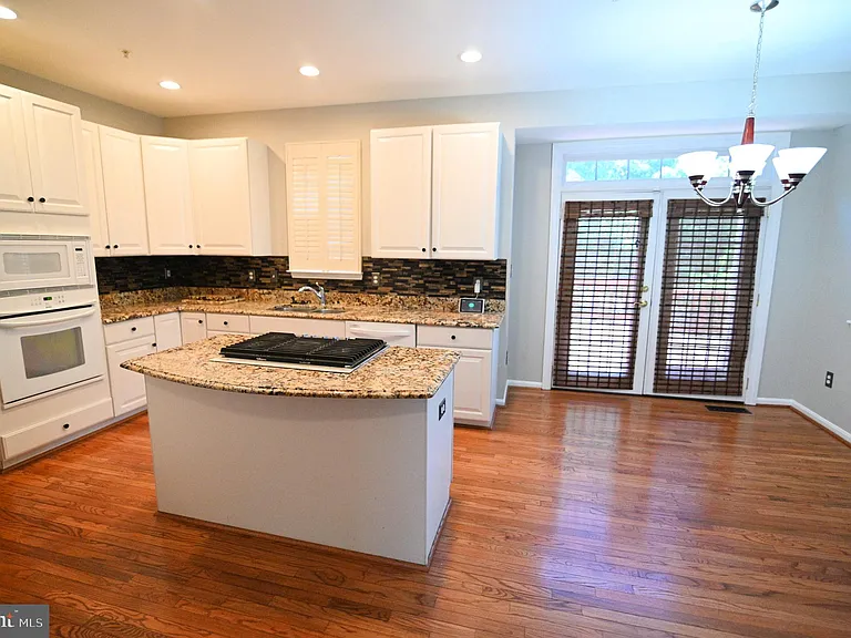 4502 Rockdale Ln — Photo 11