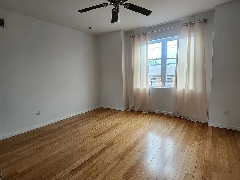 2103 E Dauphin St — Photo 10