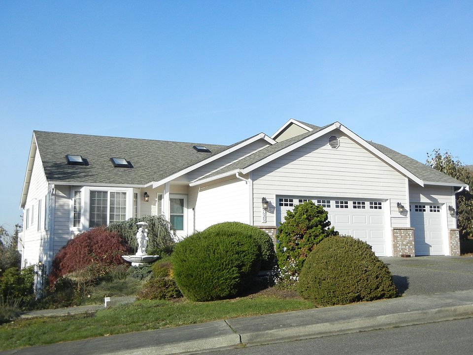 1st image of 7629 69th St NE