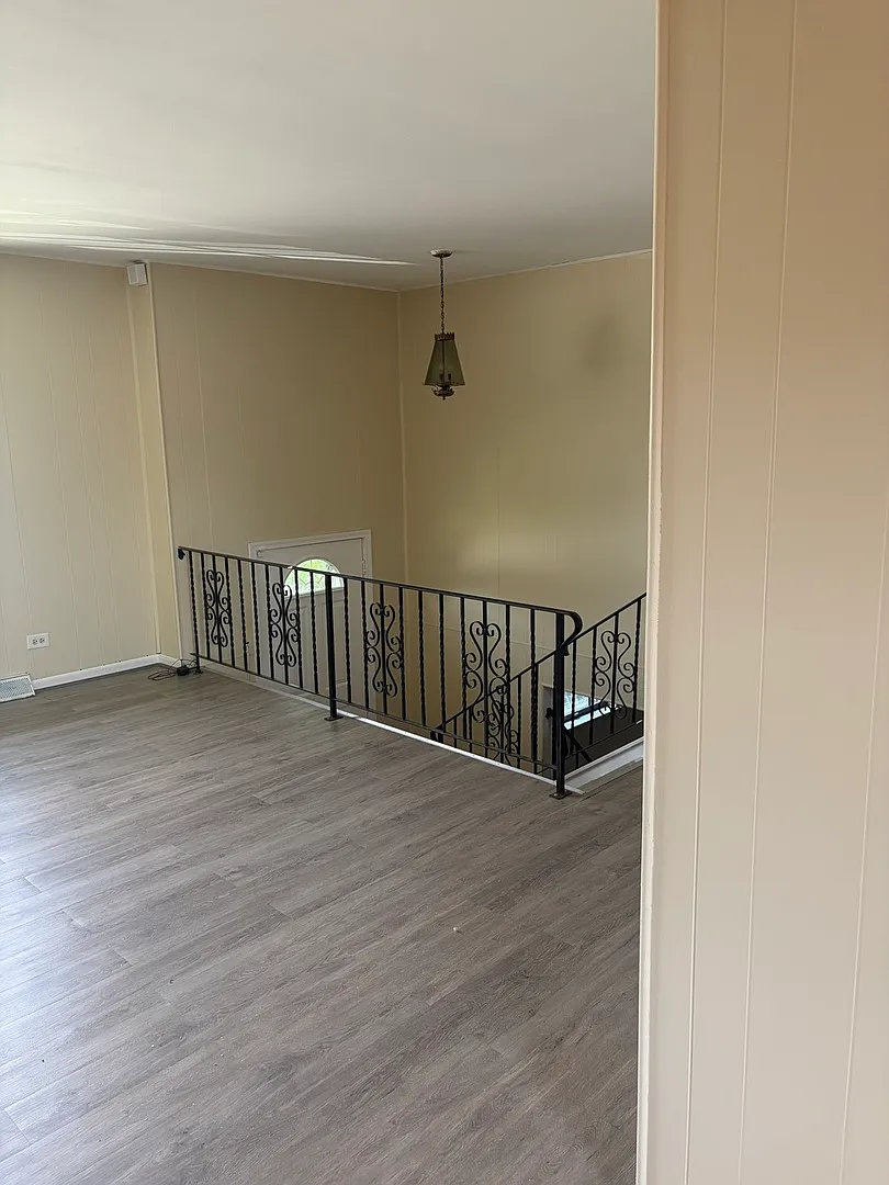 5 bed, 1.5 bath, 2248 sqft, $3,000 — Photo 3