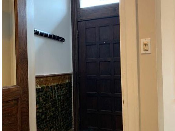 4th image of 323 E St SE