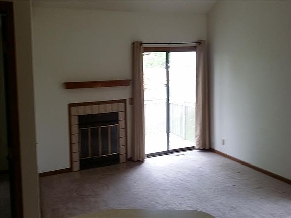 3rd image of 3519 Comstock Ave