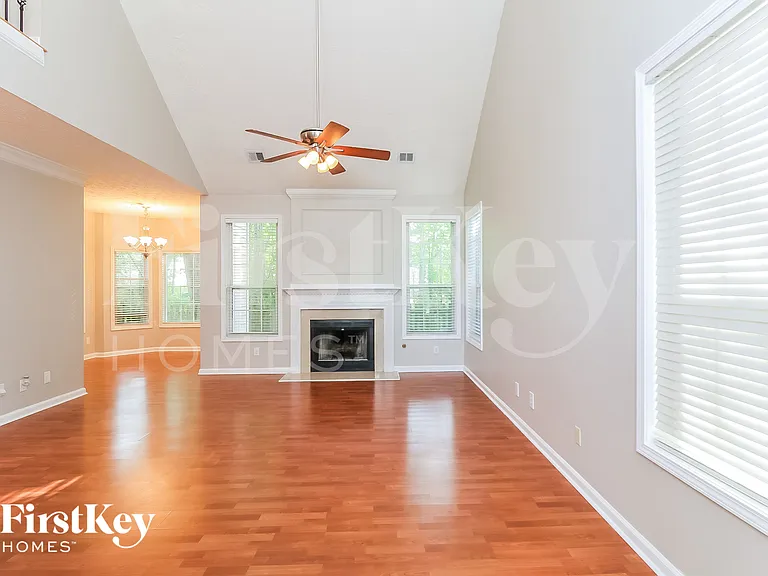 115 Weatherstone Dr — Photo 2