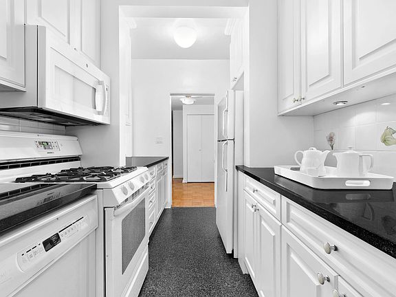 4th image of 45 E End Ave APT 4D