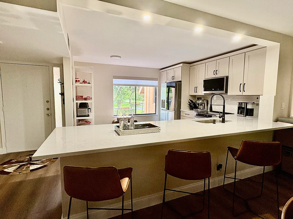 Building Photo - 11280 Green Lake Dr #203