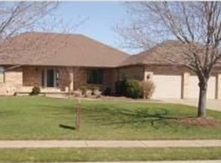 2836 E 42nd Ct, Davenport, IA 52807
