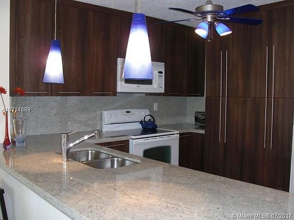 4th image of 2780 NE 183rd St APT 403