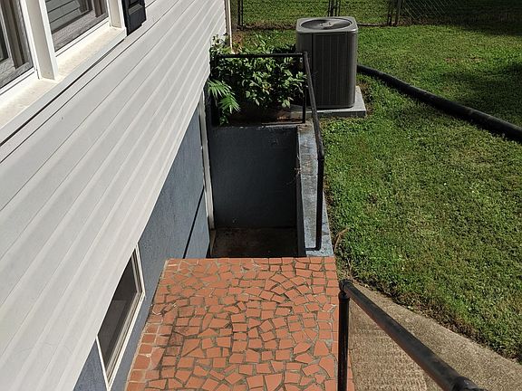 5th image of 261 Tanglewood Dr