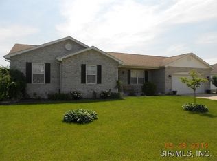 145 Bradford Dr, Aviston, IL 62216