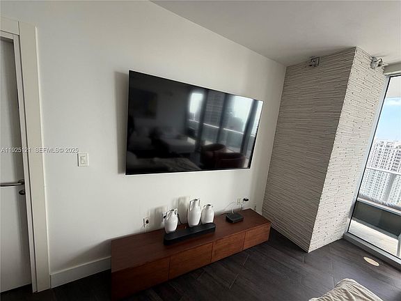 4th image of 200 Biscayne Blvd Way APT 4007