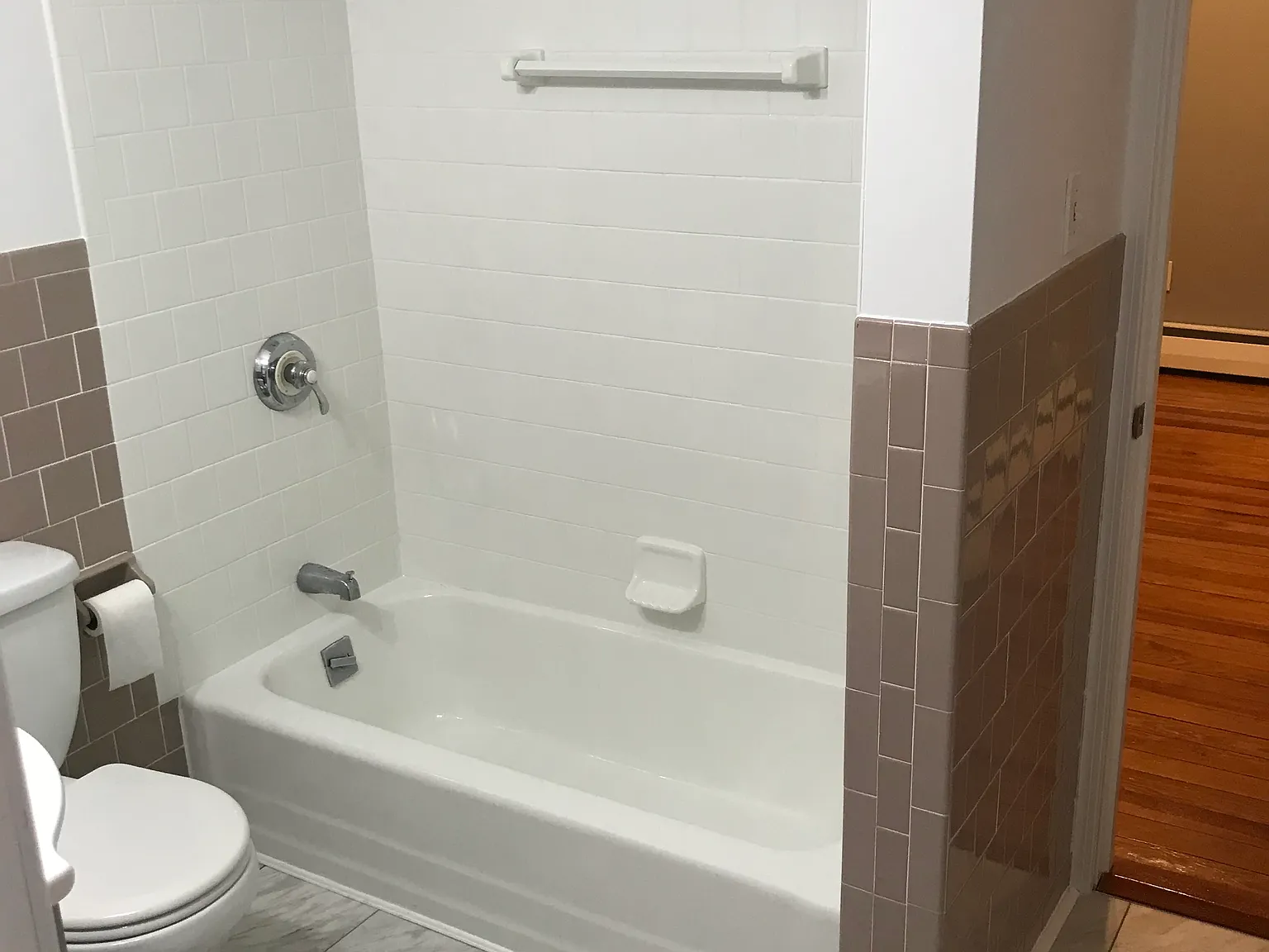 2 bed, 900 sqft, $1,900 — Photo 2