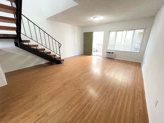 3rd image of 21736 Roscoe Blvd #84-35