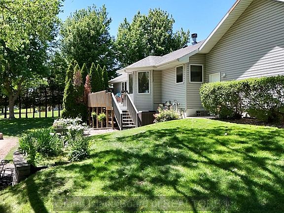 3rd image of 319 Island Dr