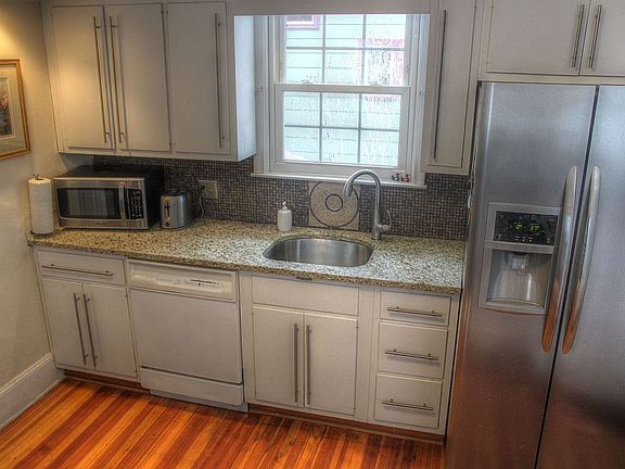 Stone Backsplash,New Fridge,Microwave& Disposer. Dishwshr older but works fine