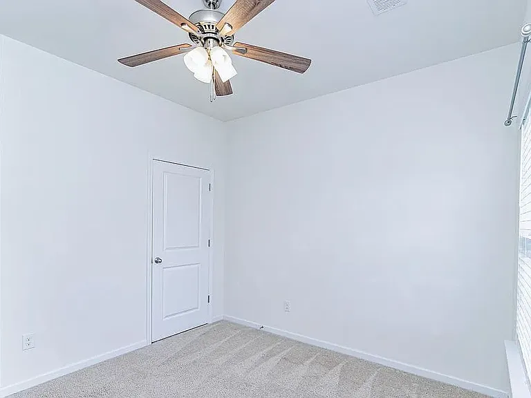 245 Hartwood Lake Ln — Photo 16