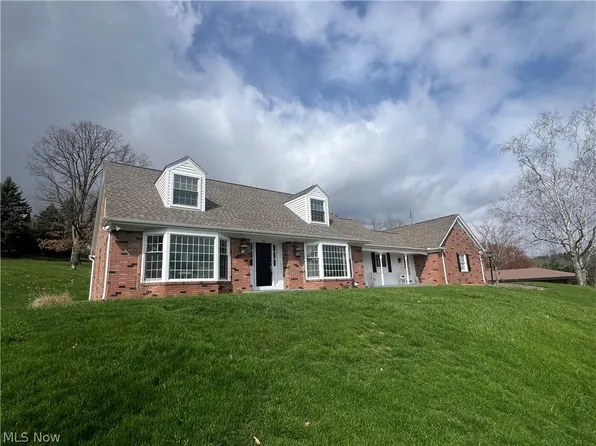 131 Llanfair Ln NW, New Philadelphia, OH 44663