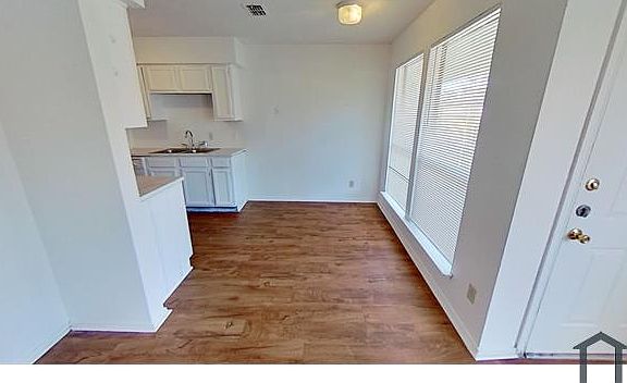 5th image of 151 Allencrest Dr Unit A
