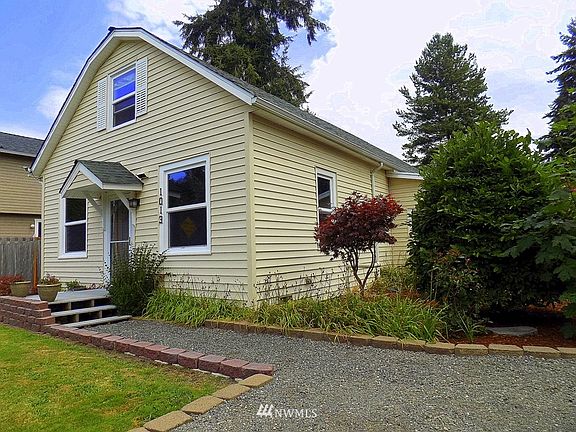3rd image of 1013 Railroad ave