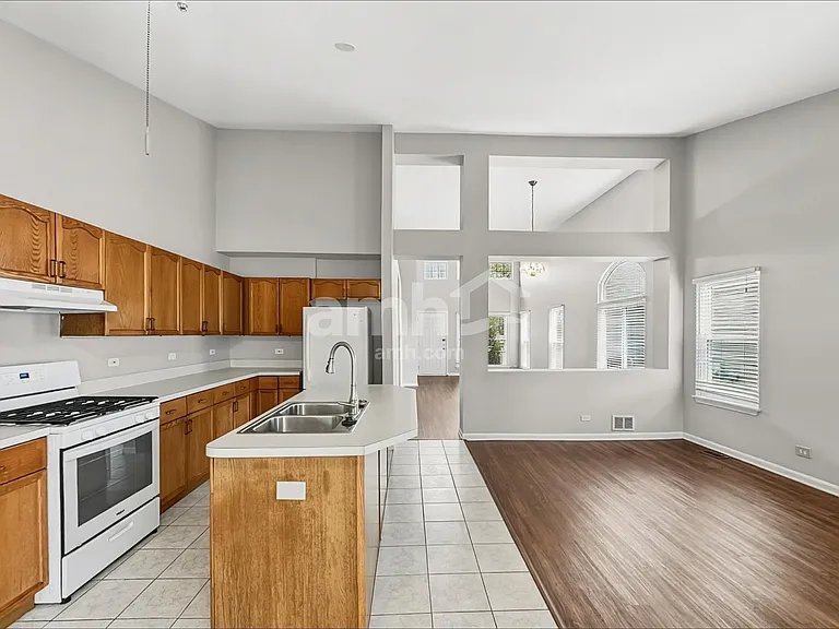 3131 Melbourne Ln — Photo 5