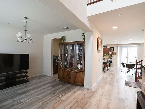5th image of 2313 Buena Vista Dr