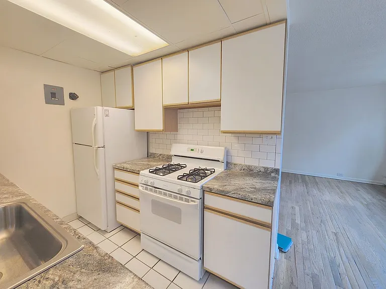 801 N Dahlia St — Photo 2