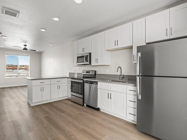 Stonecreek Apartments — Photo 6