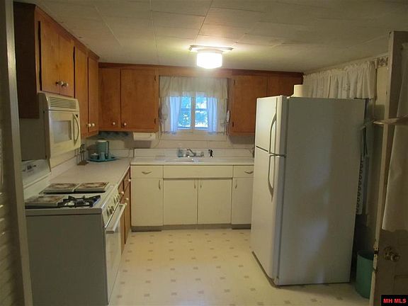 5th image of 449 Tutt Pl
