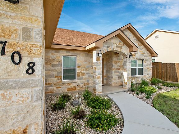 3rd image of 708 Northern Red Oak Ln