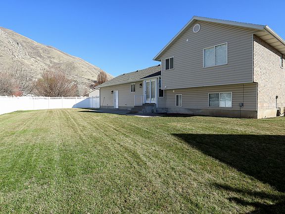 4th image of 505 E 550th St N