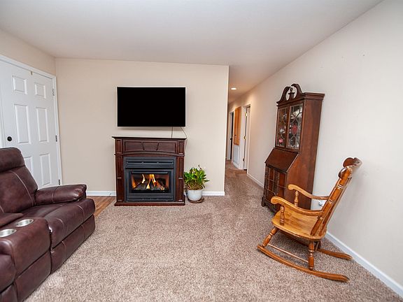 4th image of 156 Honeysuckle Ln