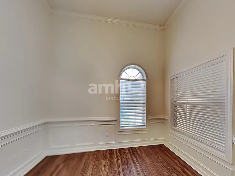 361 Whitney Ln — Photo 6
