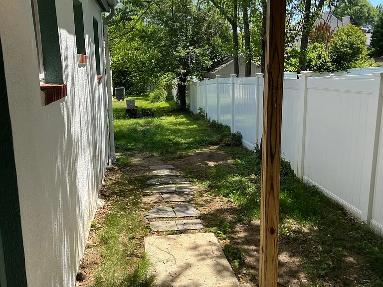 402 President Ln #B — Photo 15
