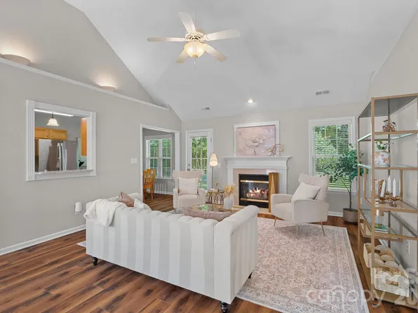 7219 Oxford Hunt Dr, Stanley, NC 28164