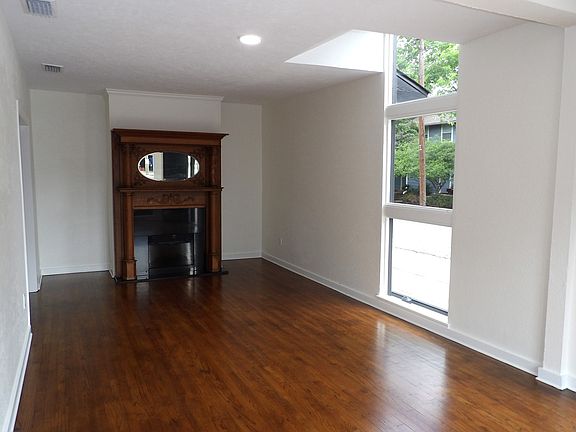 3rd image of 3219 Lee St