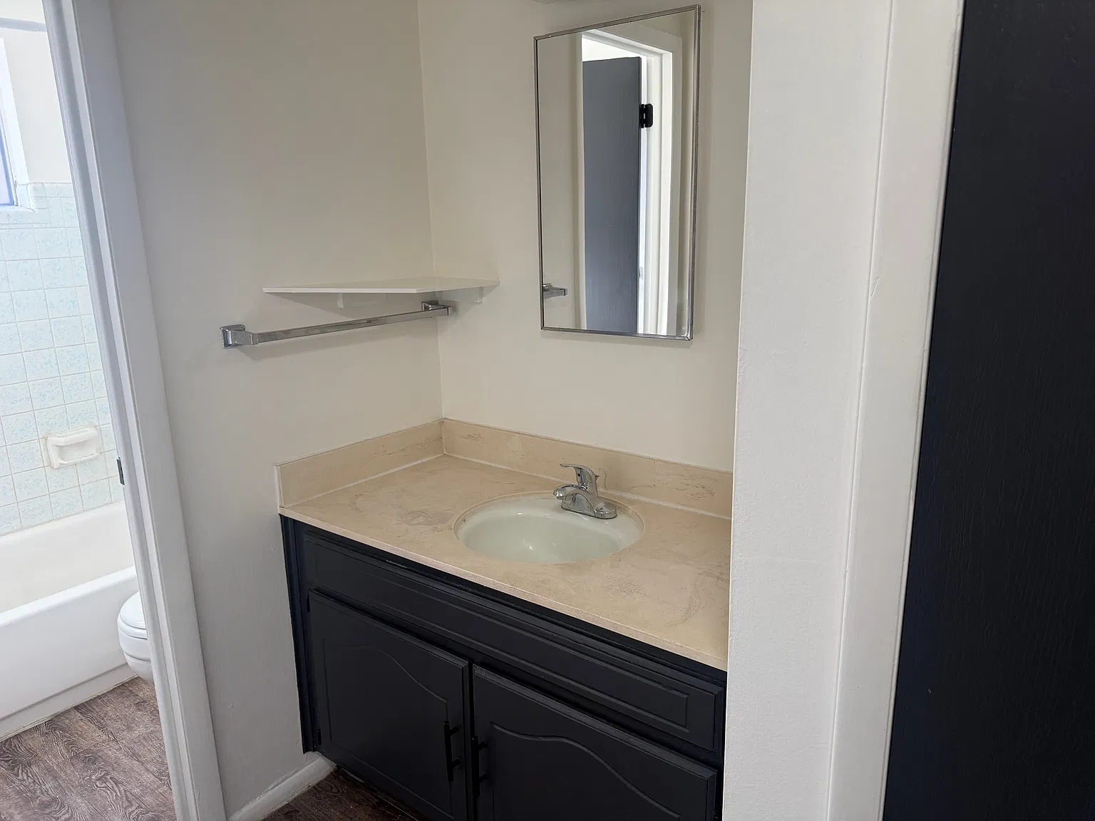 2 bed, 1000 sqft, $1,300 — Photo 3
