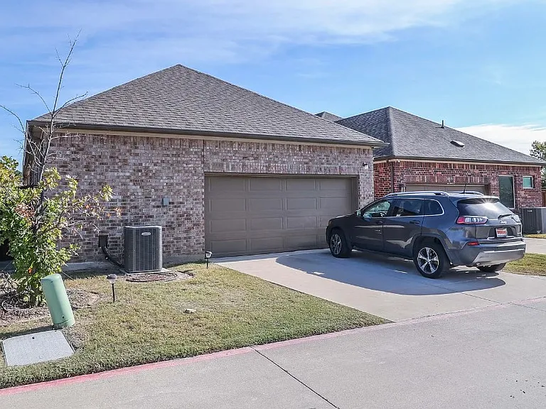 4311 Fall Blossom Dr — Photo 15