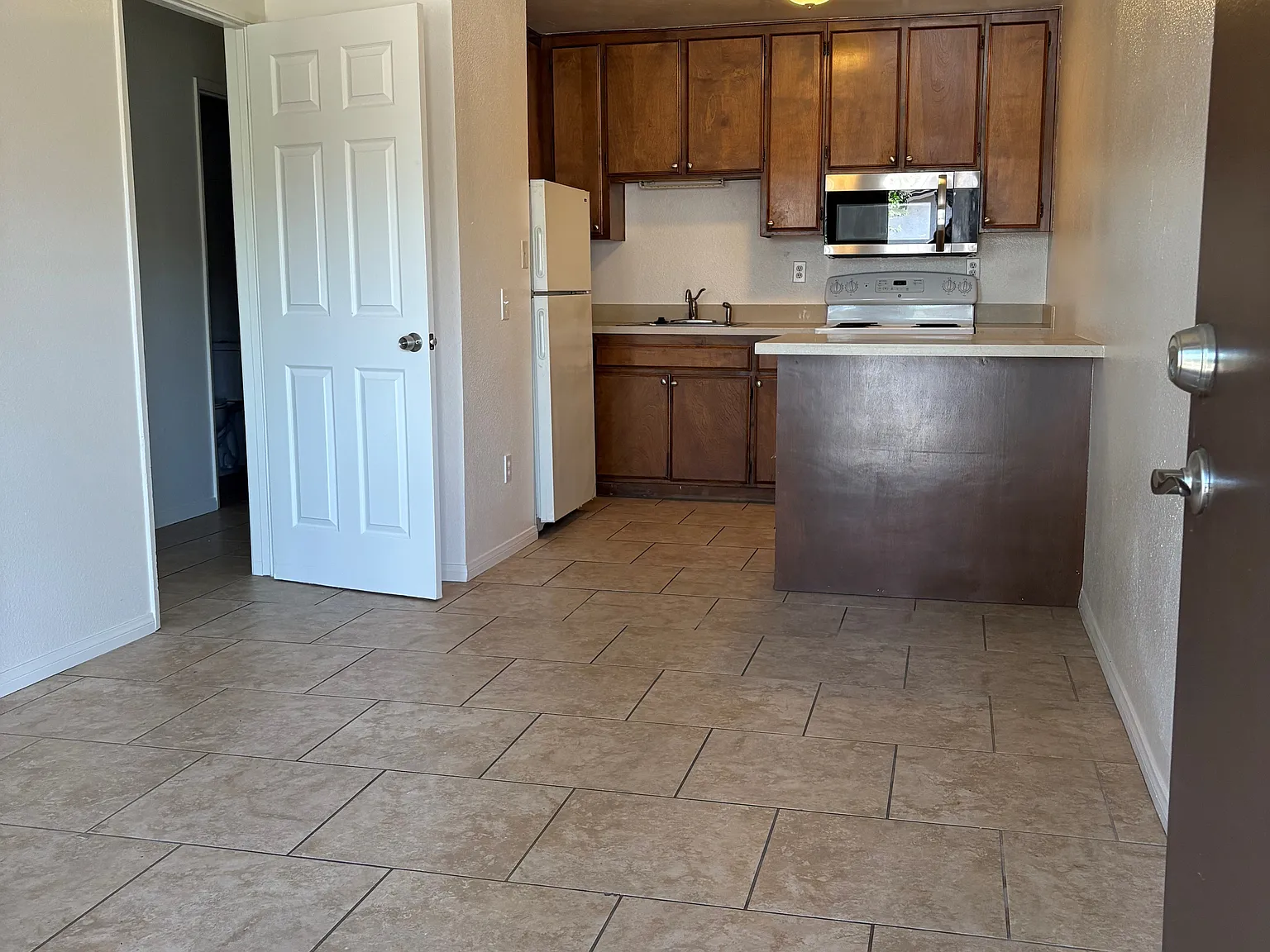 1 bed, 440 sqft, $1,730 — Photo 4