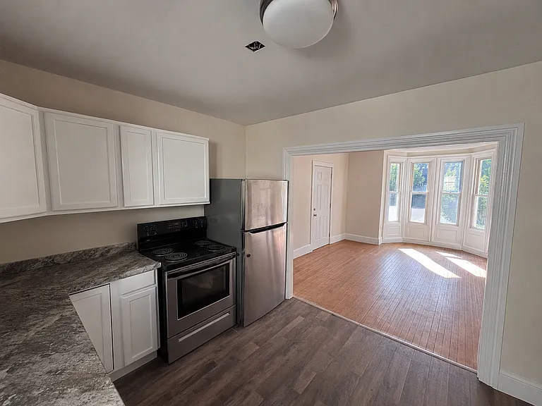 25 James St #A — Photo 1