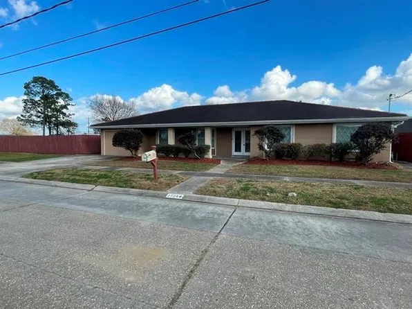2225 Campagna Dr, Chalmette, LA 70043