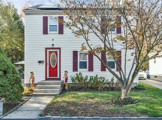 29 Thor Pl, Warwick, RI 02888