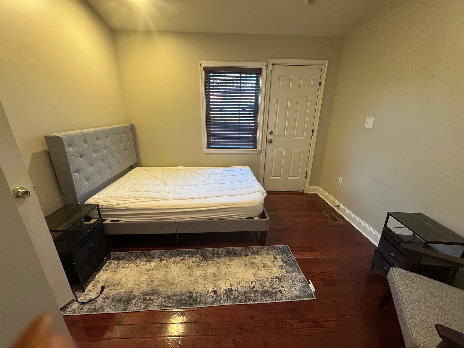 3 bed, 1351 sqft, $800 — Photo 2