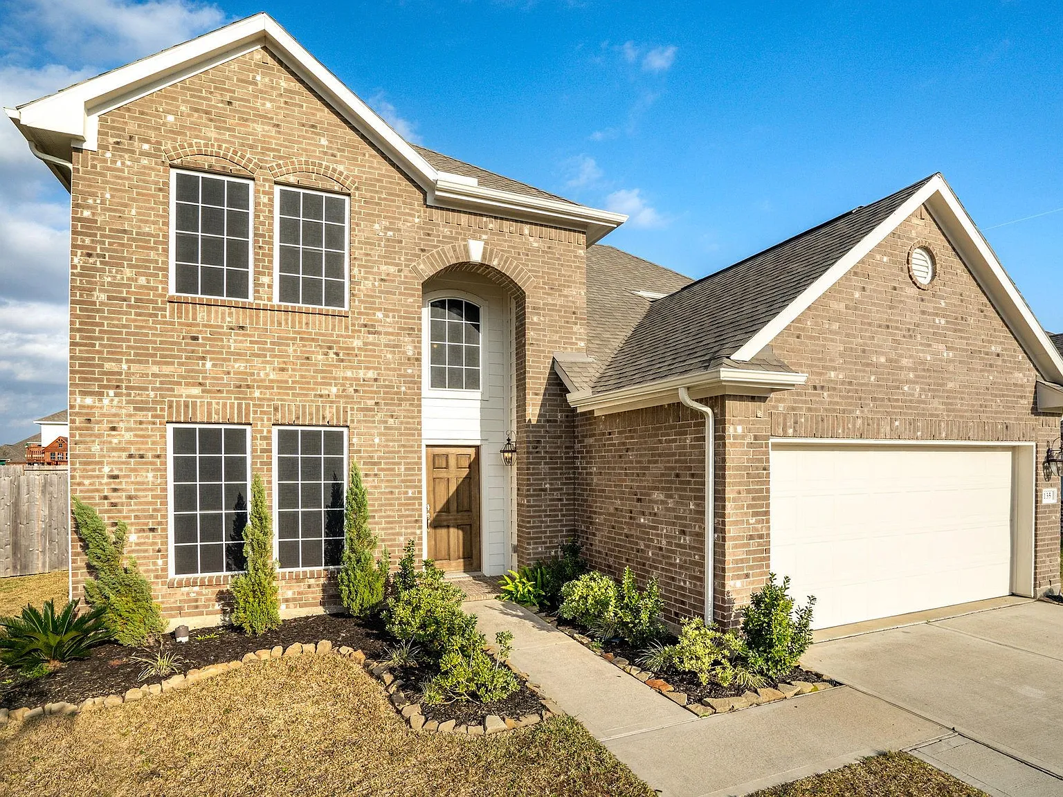 4 bed, 2.5 bath, 2536 sqft, $2,600 — Photo 3