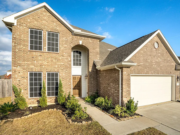 135 San Bernard Dr — Photo 3