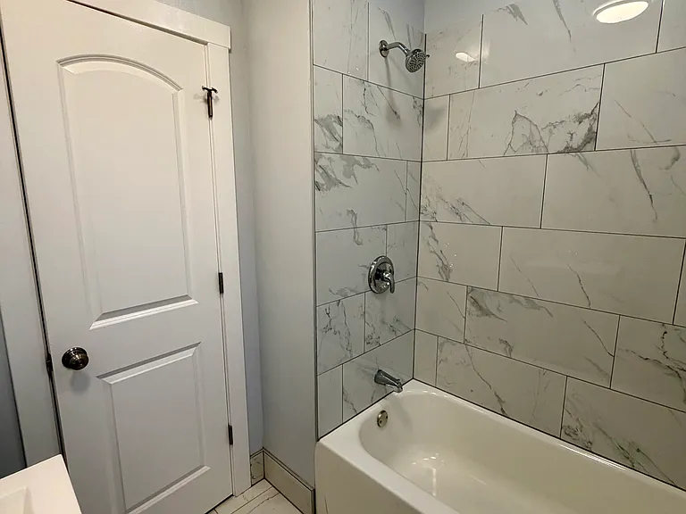 2843 W Berteau Ave #3 — Photo 8
