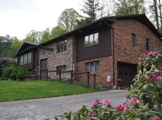 1527 Valley View Dr, Big Stone Gap, VA 24219