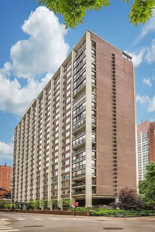 1 E Schiller St APT 10A photo 1