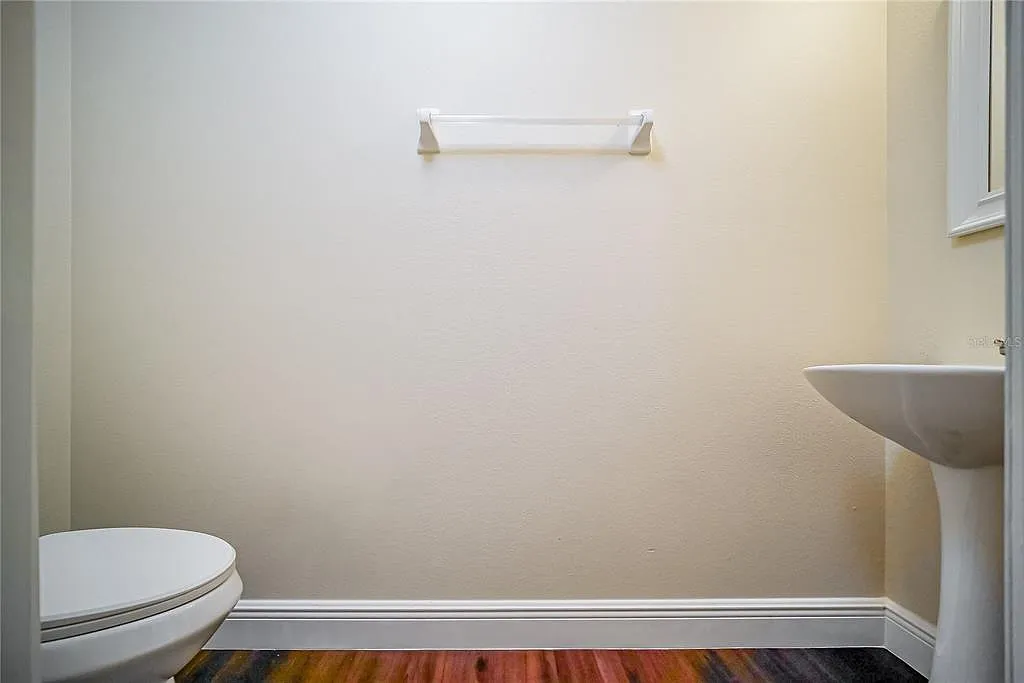 4 bed, 3.5 bath, 2588 sqft, $3,300 — Photo 4