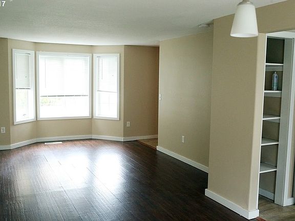 3rd image of 9910 NE 65th Ct